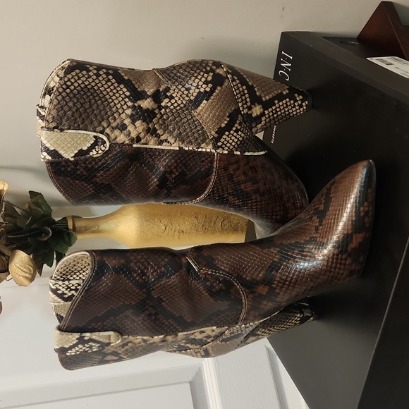 Cowgirl Boots Snake Print, 9.5 - Picture 1 of 13